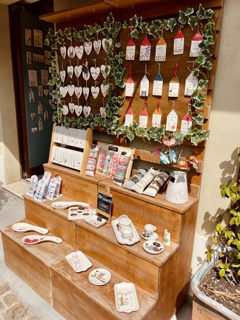 Winkeltje met lokale producten en souvenirs in Gradara